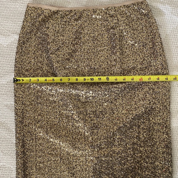 New with original tag gold sequins skirt. Size 6 Party Holiday! - Picture 8 of 16